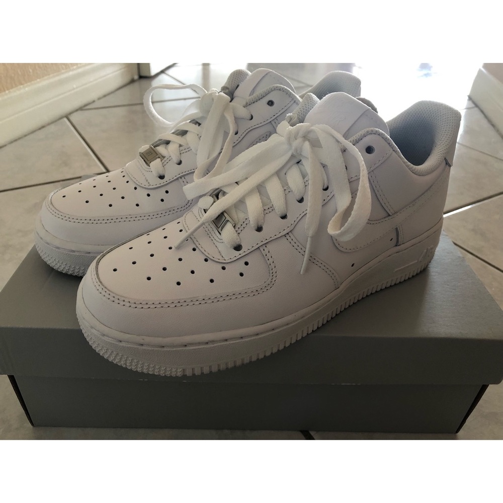 AUTHENTIC Clean Nike Air Force 1 Sneakers